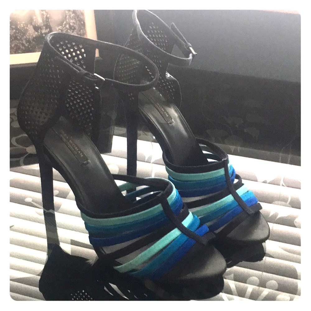 Zara Sz-36 (us-7) navy strapped trendy heel.